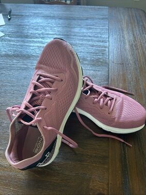 Under Armour Women's Dusty Rose sonic 6